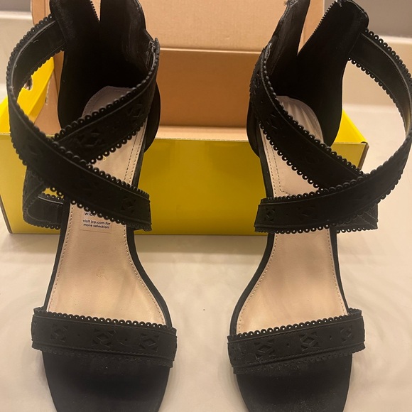 Women’s Heels - Picture 2 of 6